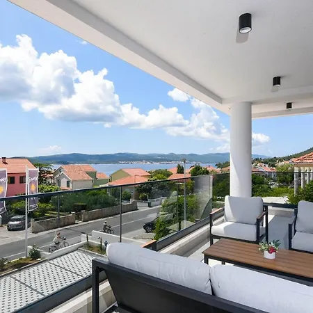 Apartment Sunny Day Luxury