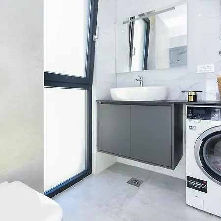 Sunny Day Luxury Apartment