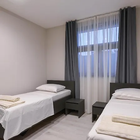 Sunny Day Luxury Apartment