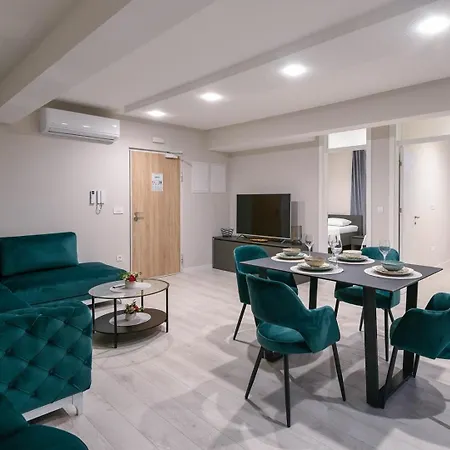 Sunny Day Apartments Orebic 게스트하우스 4*