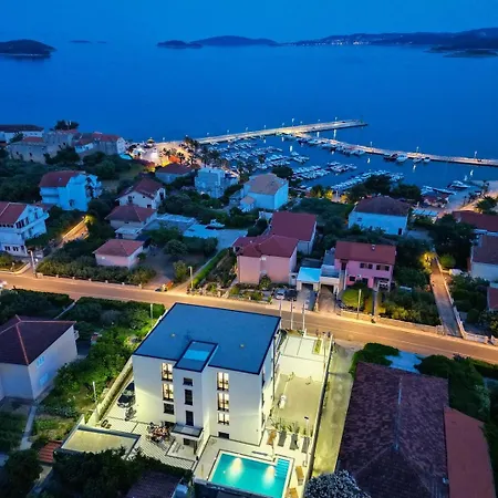 Sunny Day Apartments Orebic 게스트하우스 4*